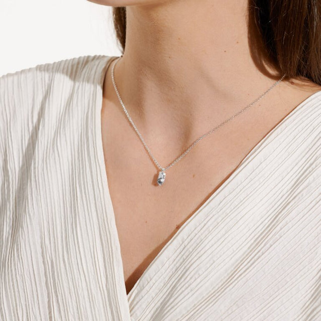 Joma Jewellery Necklace - A Little 'Howlite' Crystal