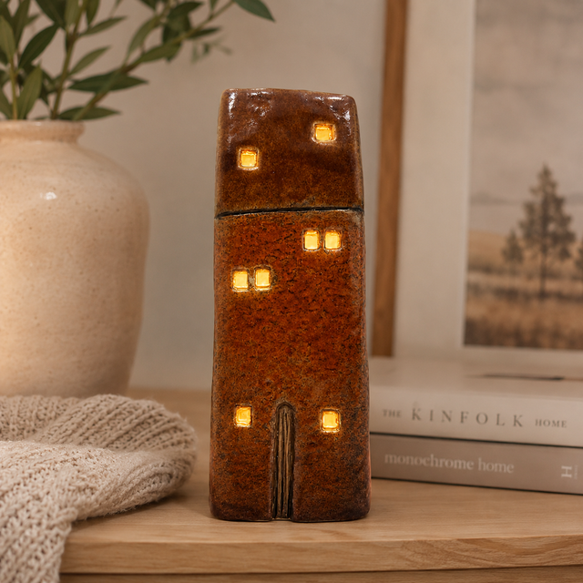 Cello – Tales from the Village – Gatekeeper’s Lodge | Light-Up Village Pottery House