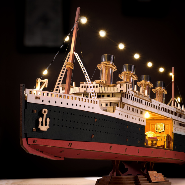 TGL02 ROBOTIME Rolife kits Model ship 1912 Eternal Atlantic Voyager - Model of the Titanic ship on a dark background with lights.