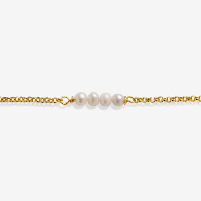 Freshwater pearl detail on gold chain bracelet