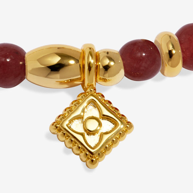 Joma Jewellery Happiness bracelet flower charm close up gold plated detail
