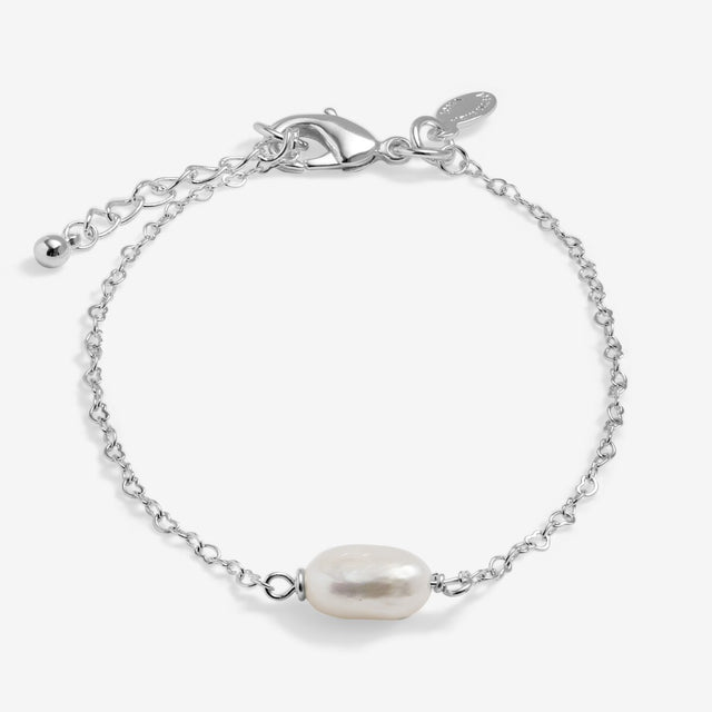 Joma Jewellery silver pearl bracelet full view