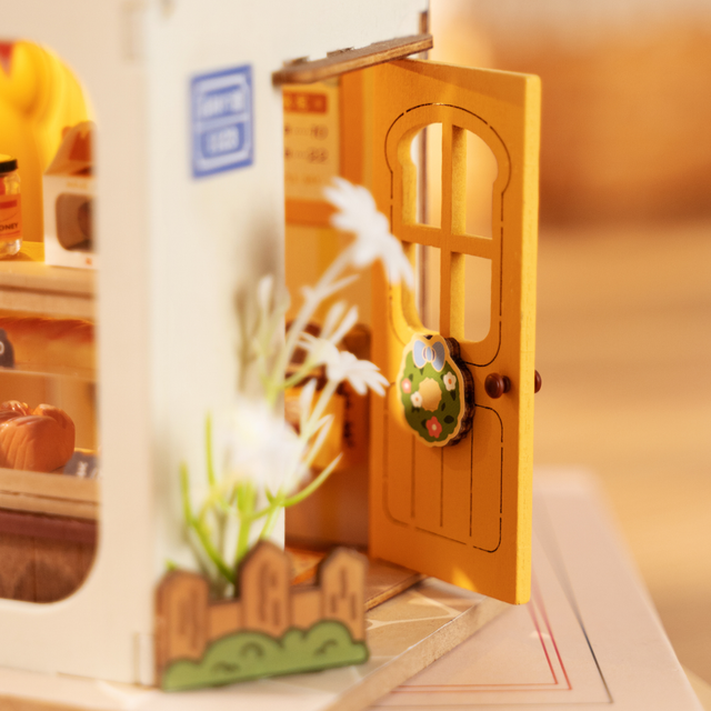 DIY miniature breadbox house kit with LED light Rolife DS033