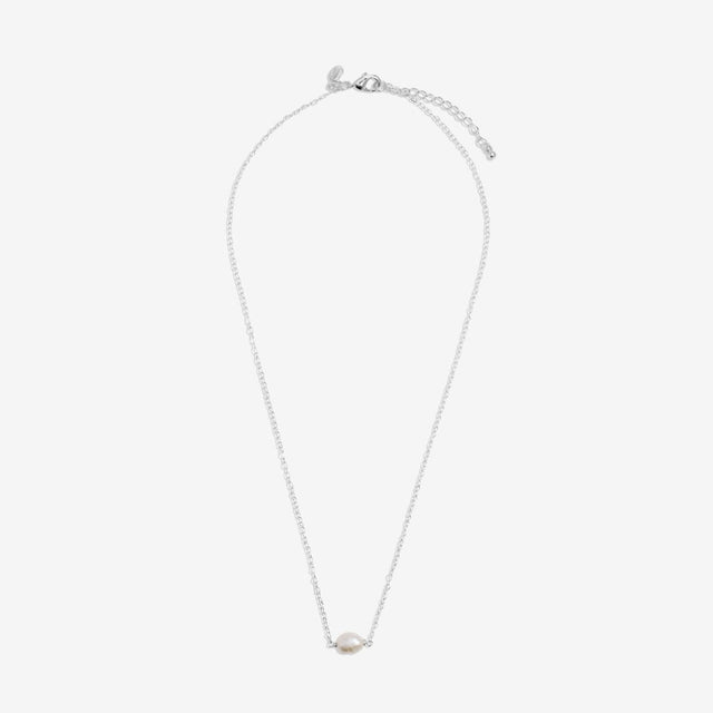 Silver pearl necklace with fine chain and freshwater pearl